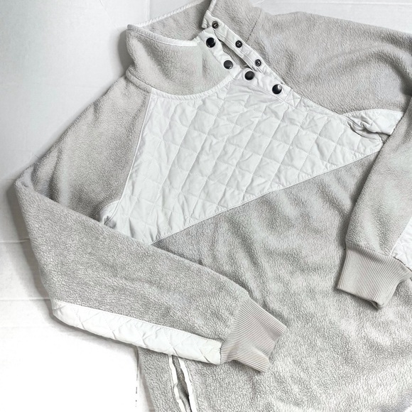 Abercrombie and Fitch Gray and White quilted Sleeve Sherpa - Picture 3 of 5